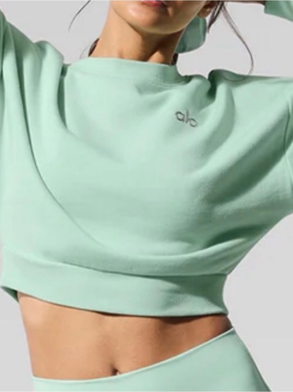 ALO Yoga Cropped Accolade Crewneck Sweatshirt in Spearmint. RARE FIND!